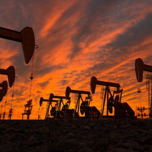 silhouette-oil-pumps-field-against-cloudy-sky-sunset-scaled-e1750327708506.jpg